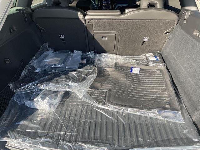 Photo of 2025 Crystal White Volvo XC60 Plug-In Hybrid