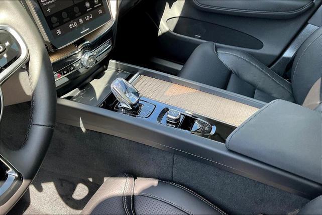 Photo of 2026 Onyx Black Metallic Volvo XC60