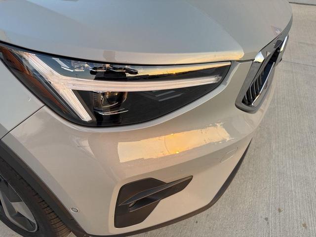 Photo of 2025 Metallic Volvo XC40