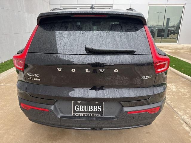 Photo of 2025 Onyx Black Metallic Volvo XC40