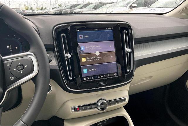 Photo of 2025 Onyx Black Metallic Volvo XC40