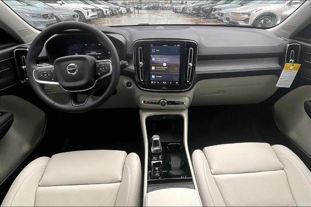 Photo of 2025 Onyx Black Metallic Volvo XC40