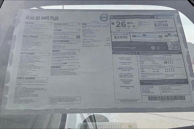 Photo of 2025 Crystal White Metallic Volvo XC60