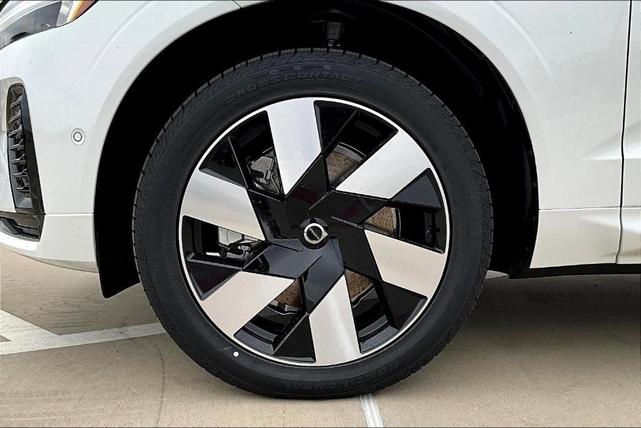 Photo of 2025 Crystal White Metallic Volvo XC60 Plug-In Hybrid
