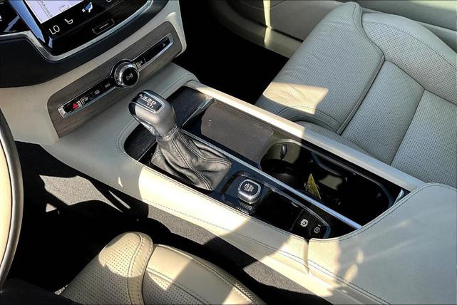 Photo of 2022 Thunder Gray Metallic Volvo XC90