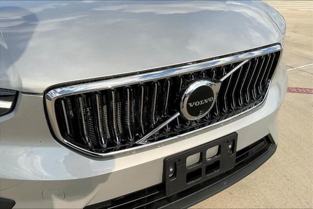 Photo of 2025 Silver Volvo XC40