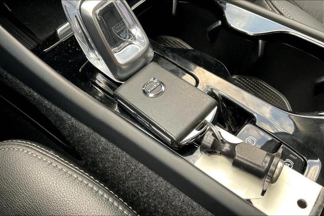 Photo of 2025 Silver Volvo XC40
