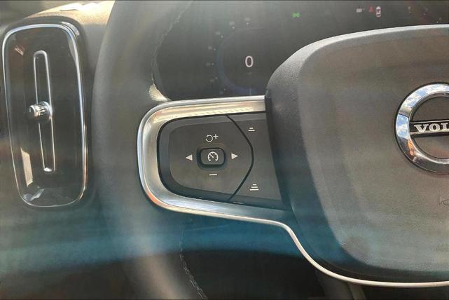 Photo of 2025 Silver Volvo XC40