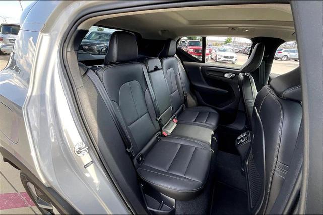 Photo of 2025 Silver Volvo XC40