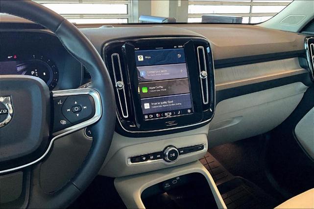 Photo of 2025 Onyx Black Volvo XC40