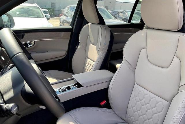 Photo of 2026 Metallic Volvo XC90
