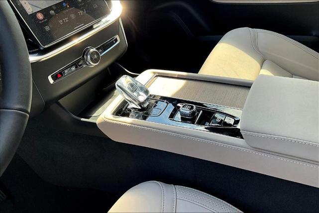 Photo of 2026 Metallic Volvo XC90