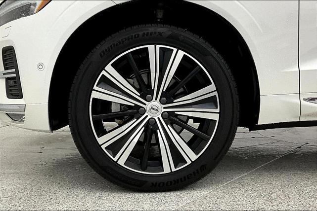 Photo of 2022 Crystal White Metallic Volvo XC60