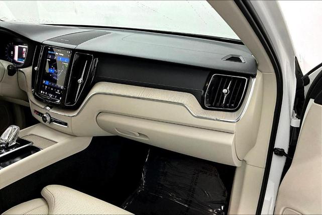 Photo of 2022 Crystal White Metallic Volvo XC60