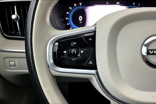 Photo of 2022 Crystal White Metallic Volvo XC60