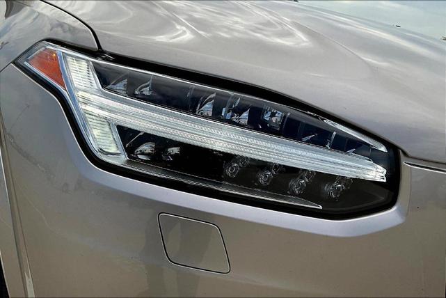 Photo of 2023 Bright Volvo XC90