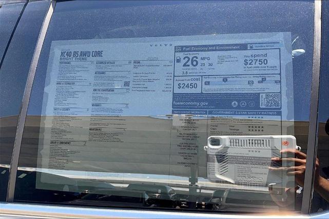 Photo of 2025 Metallic Volvo XC40