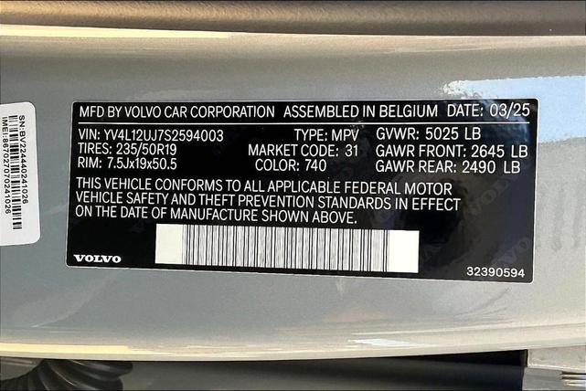 Photo of 2025 Metallic Volvo XC40