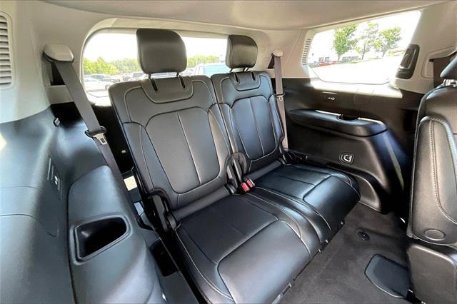 Photo of 2022 Bright White Clearcoat Jeep Grand Cherokee L