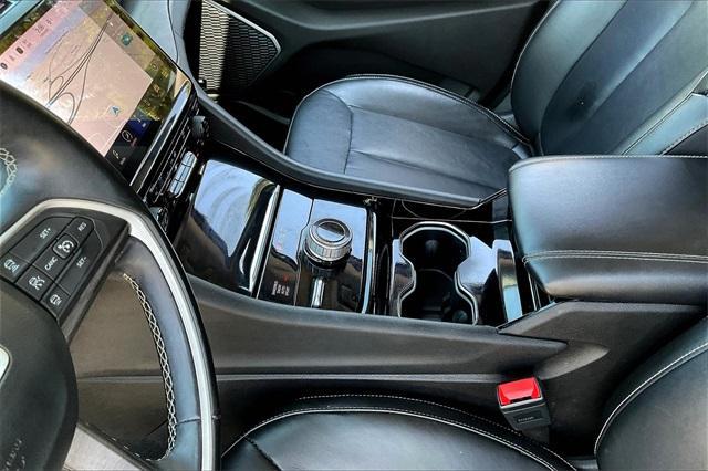 Photo of 2022 Bright White Clearcoat Jeep Grand Cherokee L