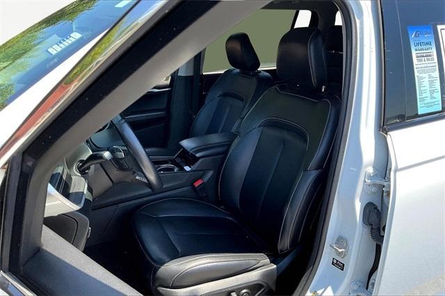 Photo of 2022 Bright White Clearcoat Jeep Grand Cherokee L