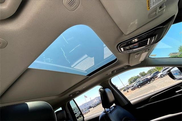Photo of 2022 Bright White Clearcoat Jeep Grand Cherokee L