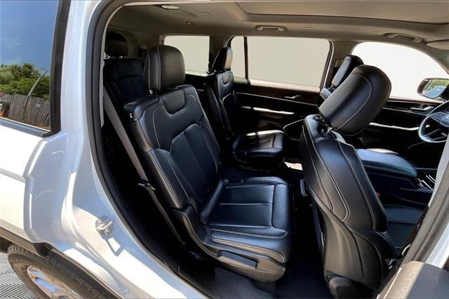 Photo of 2022 Bright White Clearcoat Jeep Grand Cherokee L