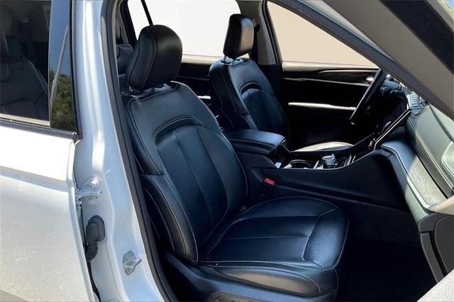 Photo of 2022 Bright White Clearcoat Jeep Grand Cherokee L