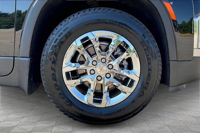 Photo of 2022 Mosaic Black Metallic Chevrolet Traverse