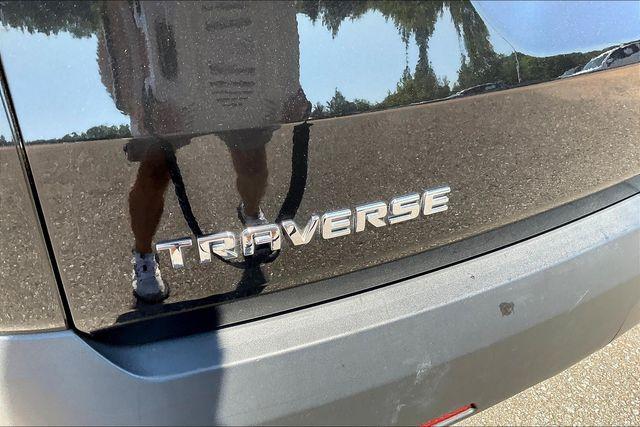 Photo of 2022 Mosaic Black Metallic Chevrolet Traverse
