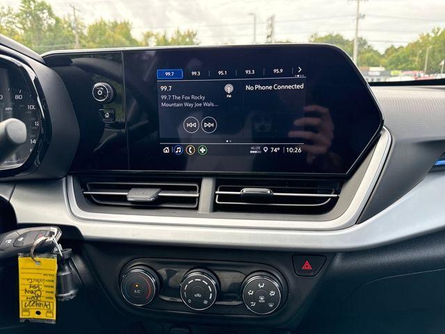 Photo of 2024 Summit White Chevrolet Trax