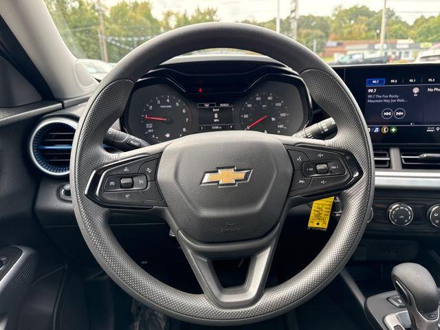 Photo of 2024 Summit White Chevrolet Trax