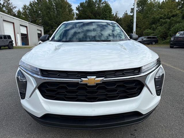 Photo of 2024 Summit White Chevrolet Trax