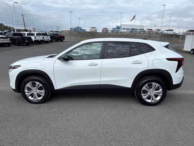 Photo of 2024 Summit White Chevrolet Trax