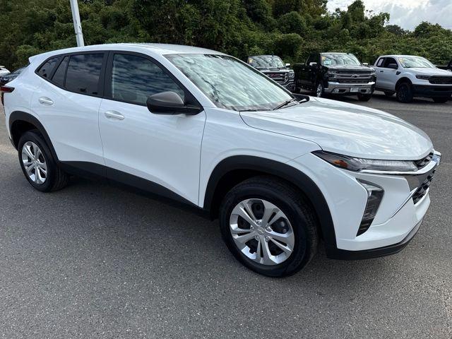 Photo of 2024 Summit White Chevrolet Trax