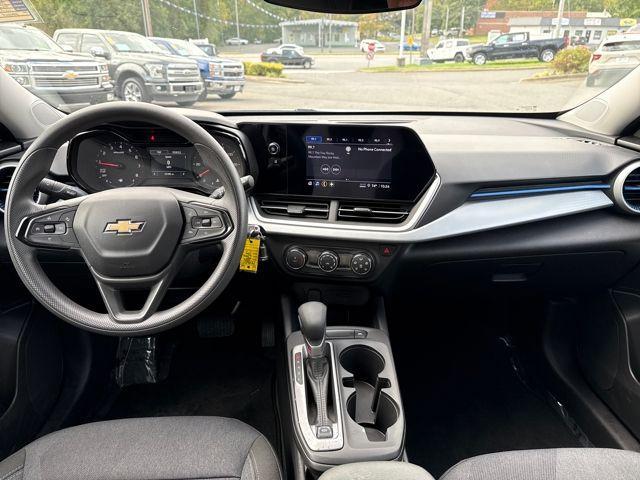 Photo of 2024 Summit White Chevrolet Trax