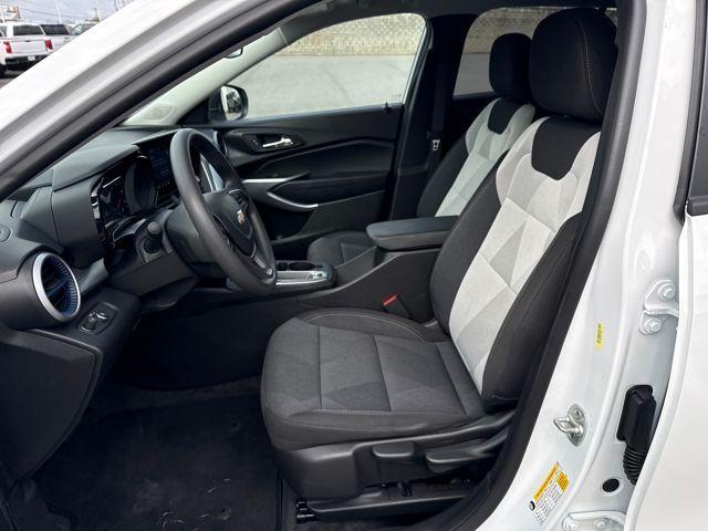 Photo of 2024 Summit White Chevrolet Trax
