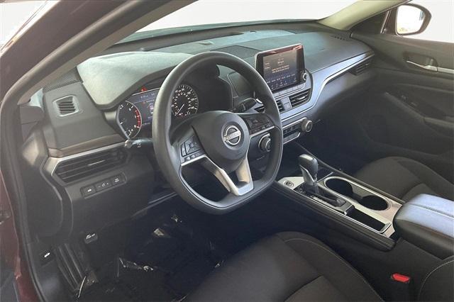 Photo of 2023 Garnet Pearl Nissan Altima