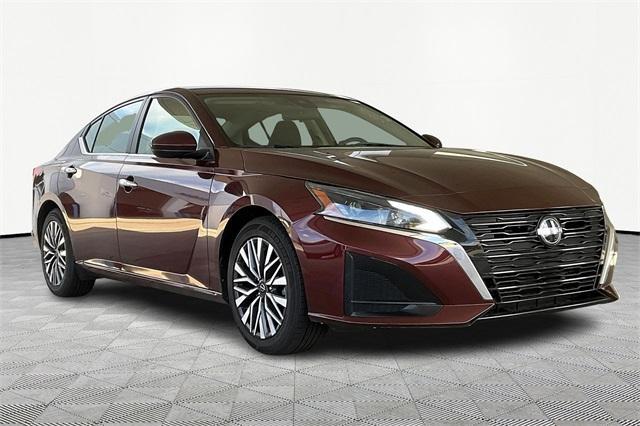 Photo of 2023 Garnet Pearl Nissan Altima