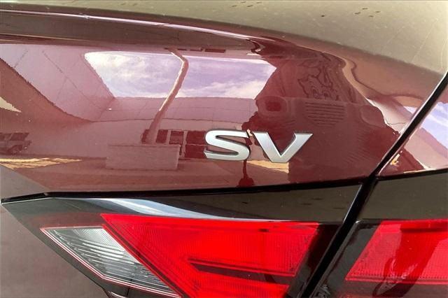 Photo of 2023 Garnet Pearl Nissan Altima