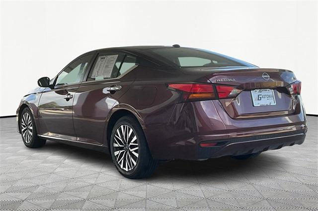 Photo of 2023 Garnet Pearl Nissan Altima