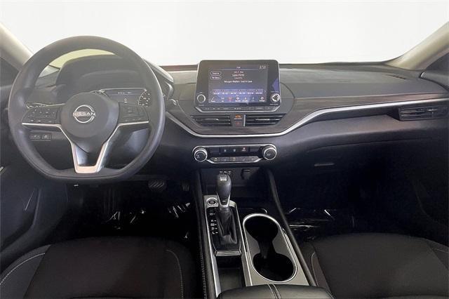 Photo of 2023 Garnet Pearl Nissan Altima