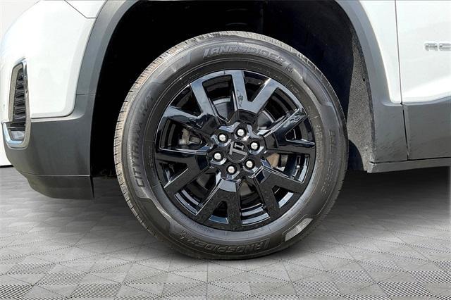 Photo of 2023 Summit White GMC Acadia
