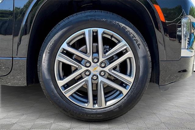 Photo of 2023 Mosaic Black Metallic Chevrolet Traverse
