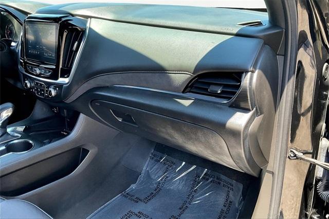 Photo of 2023 Mosaic Black Metallic Chevrolet Traverse