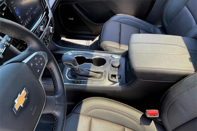 Photo of 2023 Mosaic Black Metallic Chevrolet Traverse
