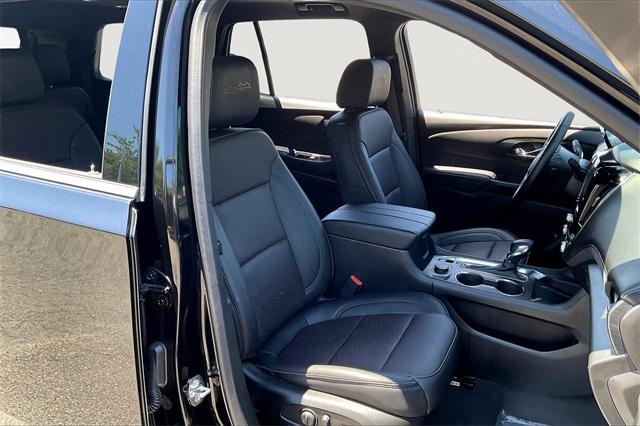 Photo of 2023 Mosaic Black Metallic Chevrolet Traverse