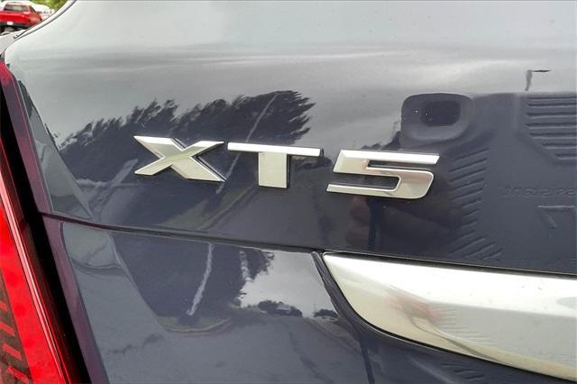 Photo of 2025 Midnight Black Cadillac XT5