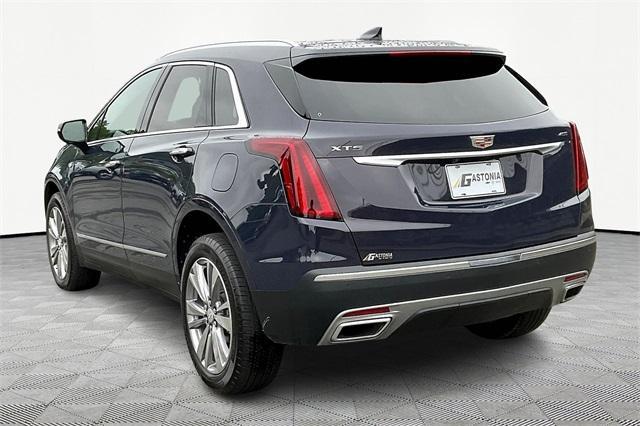 Photo of 2025 Midnight Black Cadillac XT5