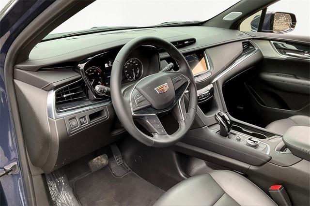 Photo of 2025 Midnight Black Cadillac XT5